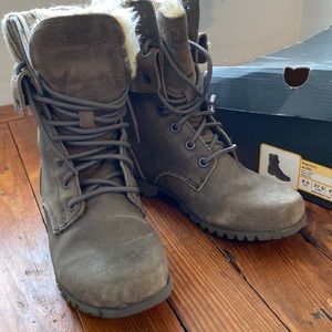 Cat ”Alexi” Suede Ankle Boots